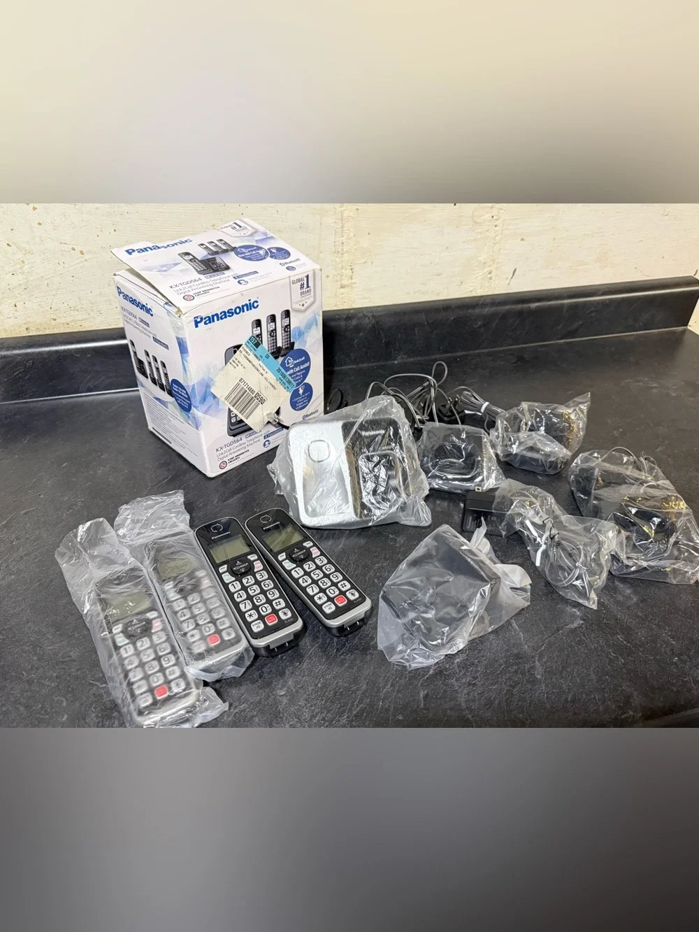 Panasonic KX-TGD564M Single Line DECT 6.0 Cordless Phone 4 Handsets Open Box